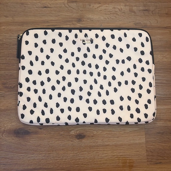 Kate Spade Vintage Laptop Case, Baby Pink & Cheetah Print, Fits 15” Laptops. - Picture 1 of 6